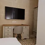 Апартаменты Typical Maltese Maisonette In St.julians