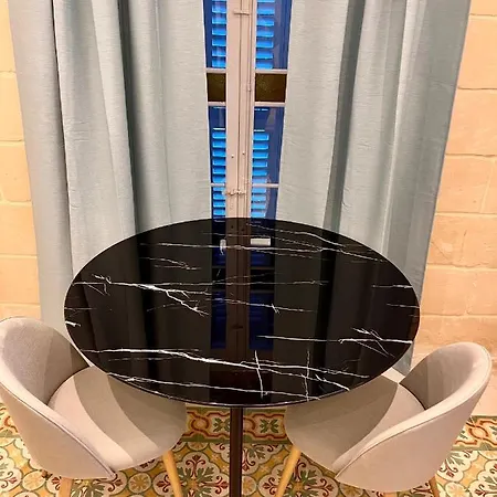 Lägenhet Typical Maltese Maisonette In St.julians St. Julian's