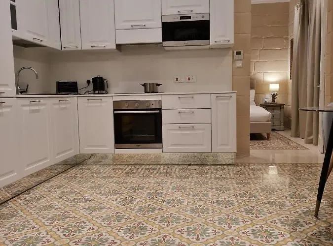 Typical Maltese Maisonette In St.julians * سانت جوليان