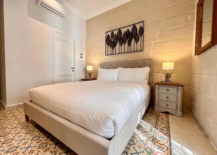 Typical Maltese Maisonette In St.julians سانت جوليان